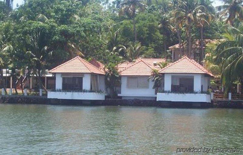 Club Mahindra Ashtamudi Otel Nīndakara Dış mekan fotoğraf