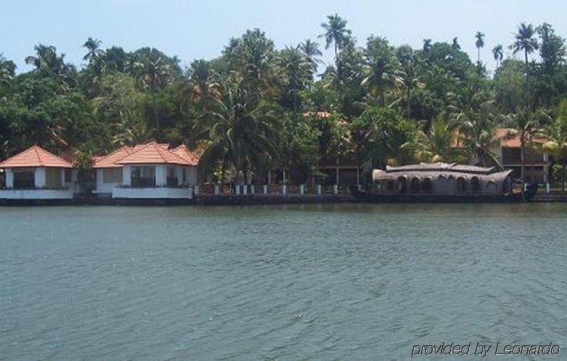 Club Mahindra Ashtamudi Otel Nīndakara Dış mekan fotoğraf