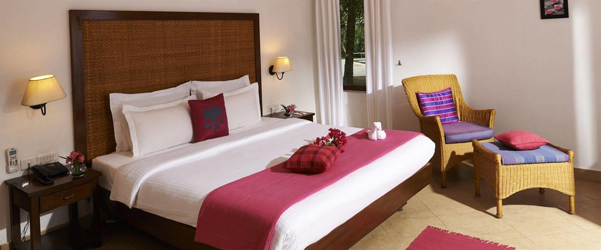 Club Mahindra Ashtamudi Otel Nīndakara Dış mekan fotoğraf